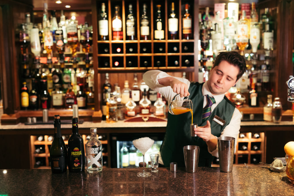 Palaminos barman