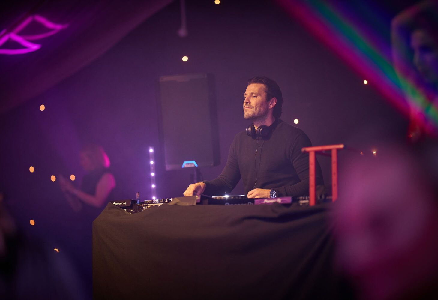 Mark Wright on the decks looking at crowd
