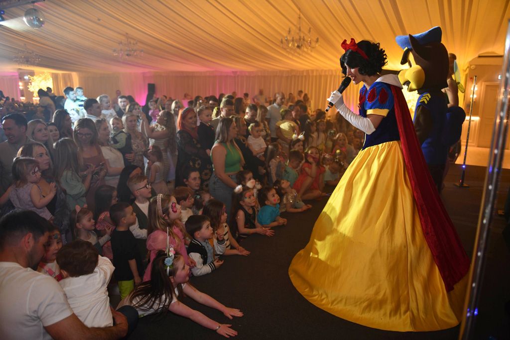 Snow White talking to children