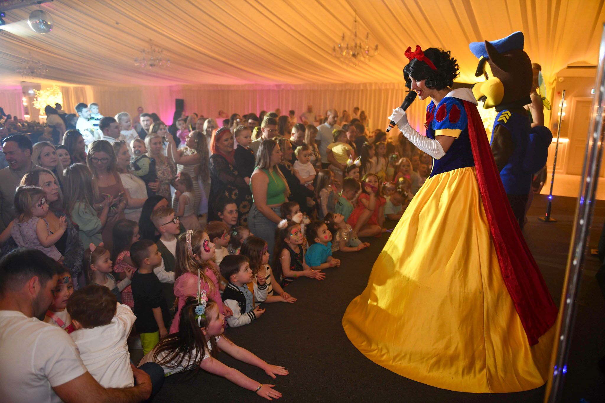 Snow White talking to children