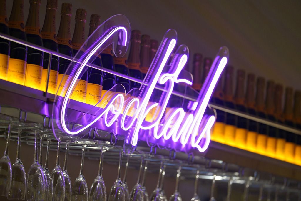 Neon cocktail sign