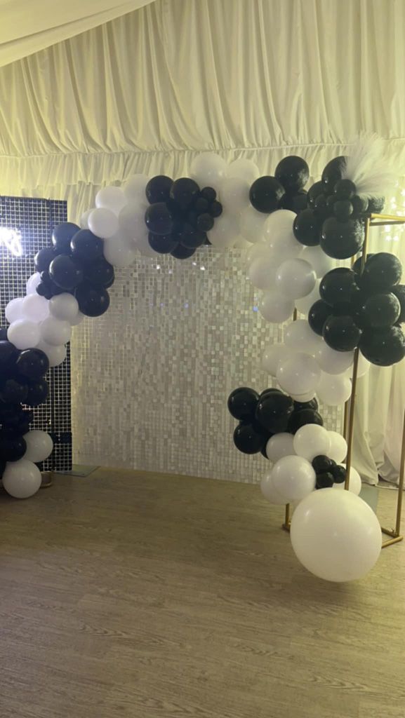 Decoration with balloons