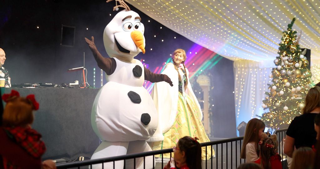 Frozen characters Olaf and Anna